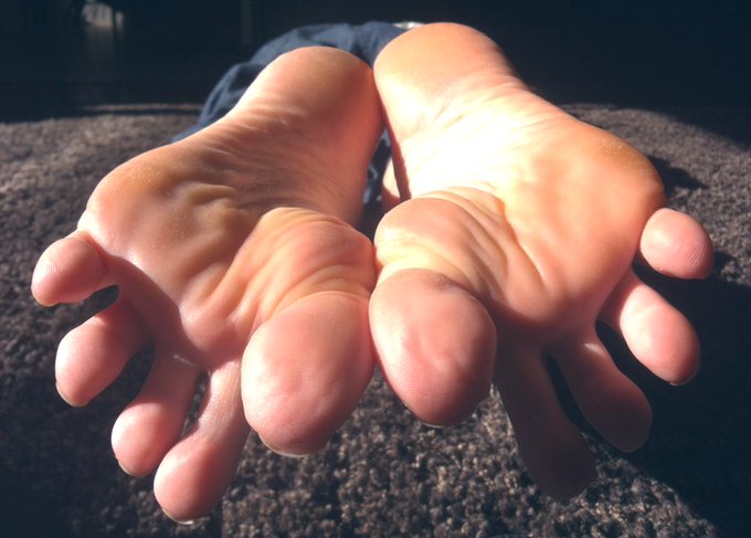 Chyba pora poznać jakiegoś uległego  #goddess #feet @FootFetishUP @findomfan420 @rt_feet @king_of_toes<a href="/tag/goddess"class="tags">#goddess</a><a href="/tag/feet"class="tags"><span>#feet</span></a>