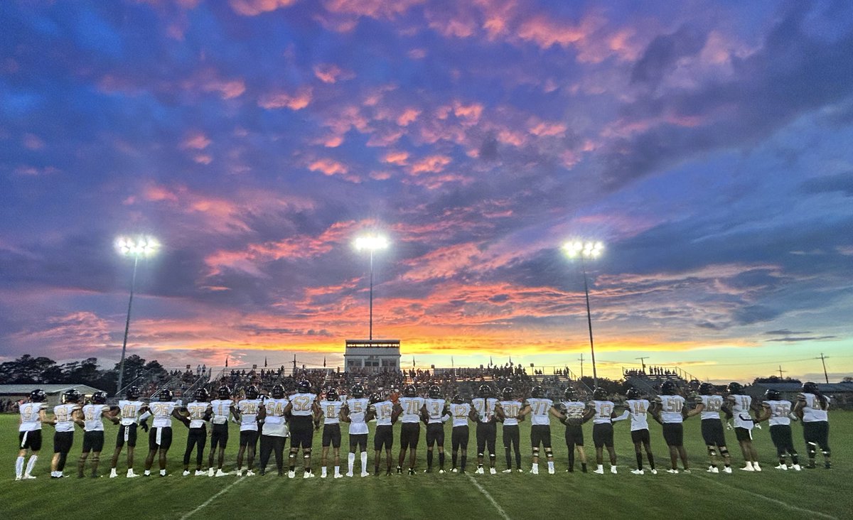 FRIDAY NIGHT LIGHTS 🦅💛.
#neverunderestimate
#talonsup