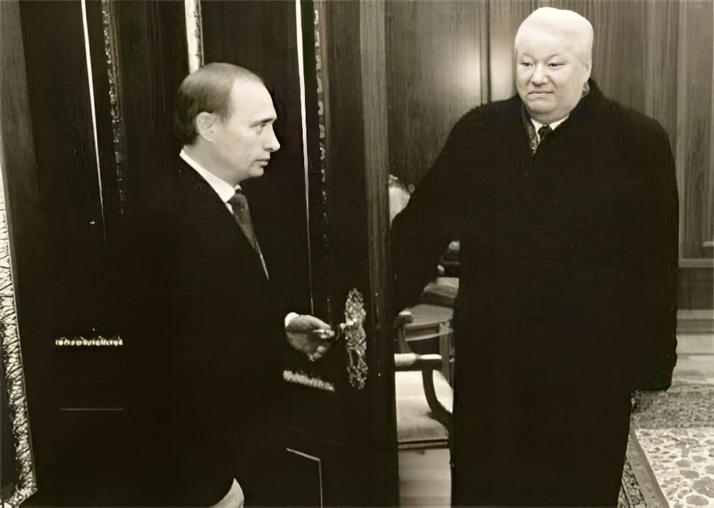 igorsushko's tweet photo. Yeltsin leaving the Kremlin after "appointing" Putin as his successor and interim-President in 1999, damning Russia to hell.
Putin killed over 300 civilians in Russia in false-flag FSB apartment bombings to secure his grip on power and win his election in March 2000. https://t.co/ms5mgeIjDS