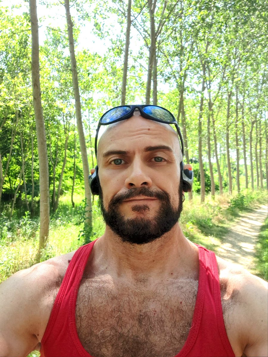 Prima foto Vs ultima foto...meno capelli Vs piu' barba e rughe😏