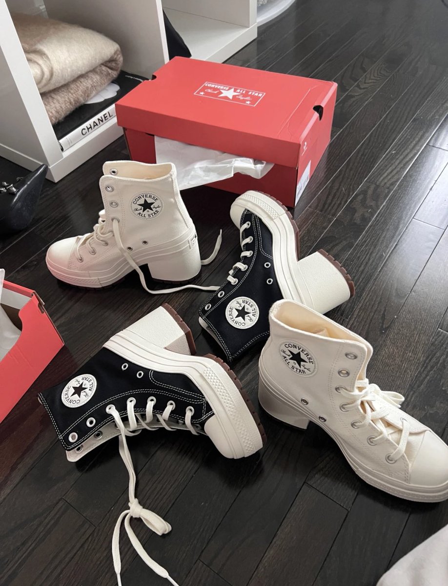 atyourserviceb2's tweet photo. Converse chuck 70 de luxe heels
รองเท้าผ้าใบส้นสูงใส่แล้วขาสวยมากกก🤭
6,590บาท รอพรี15-20วันค่ะ
#conversethailand #conversethai #converseth #conversechuck70 #carnivalbkk #atmosthailand #atmosbkk #atmosbangkok #คอนเวิร์ส #รองเท้าคอนเวิร์ส #converseheels https://t.co/LpaR2ZIki7
