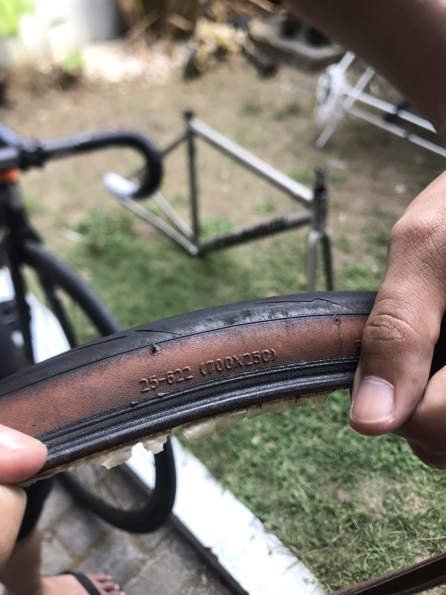 putrajosalim's tweet photo. #fnfjb

Ban clincher kevlar Pirelli P Zero Velo 700 x 25 c original made in france 

Belum pernah ketusuk
Belum retak
Ga pernah skidding
Kondisi 90% https://t.co/1WVoLkwjry