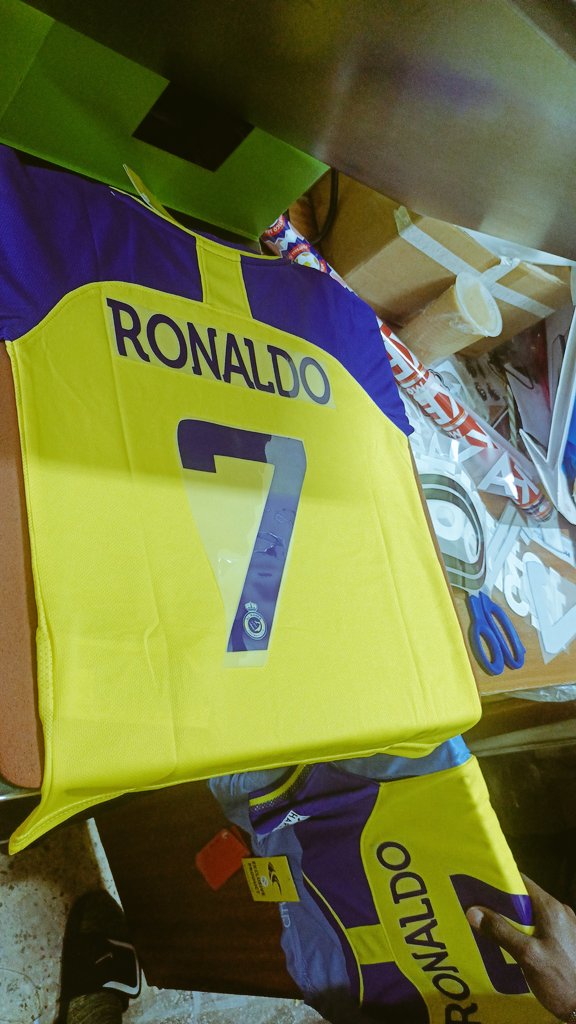 Njoki_Wa_Wajoki's tweet image. JERSEY GIVEAWAY!!!
Valid today only. Saturday 16th September by 6PM. 
Repost  this be the first to get 500retweets!
You'll be rewarded with a printed jersey of your favorite team. 
Terms and conditions apply. (0705780356)