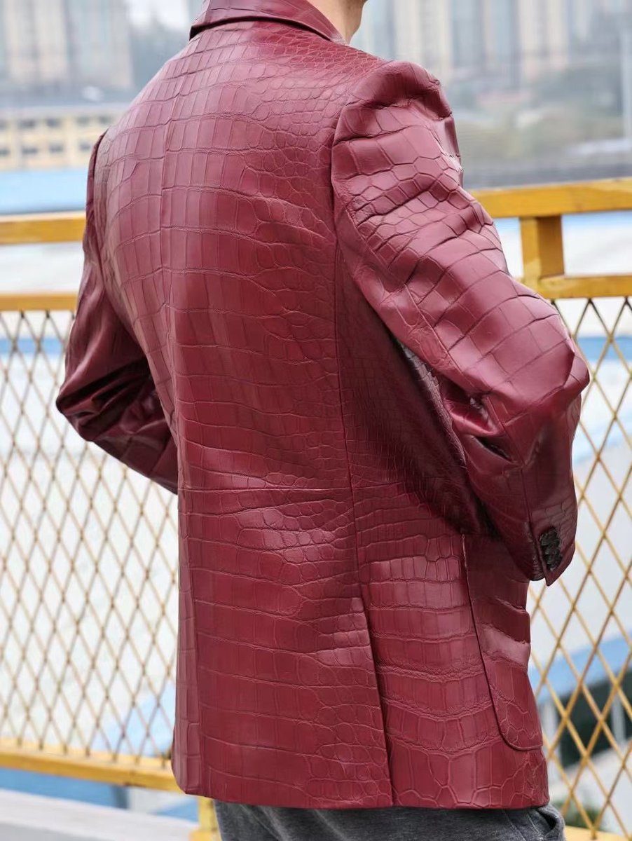 Exotic_Lin's tweet photo. #Personal tailored #suit with genuine #crocodile leather https://t.co/pUMpTnkOYA