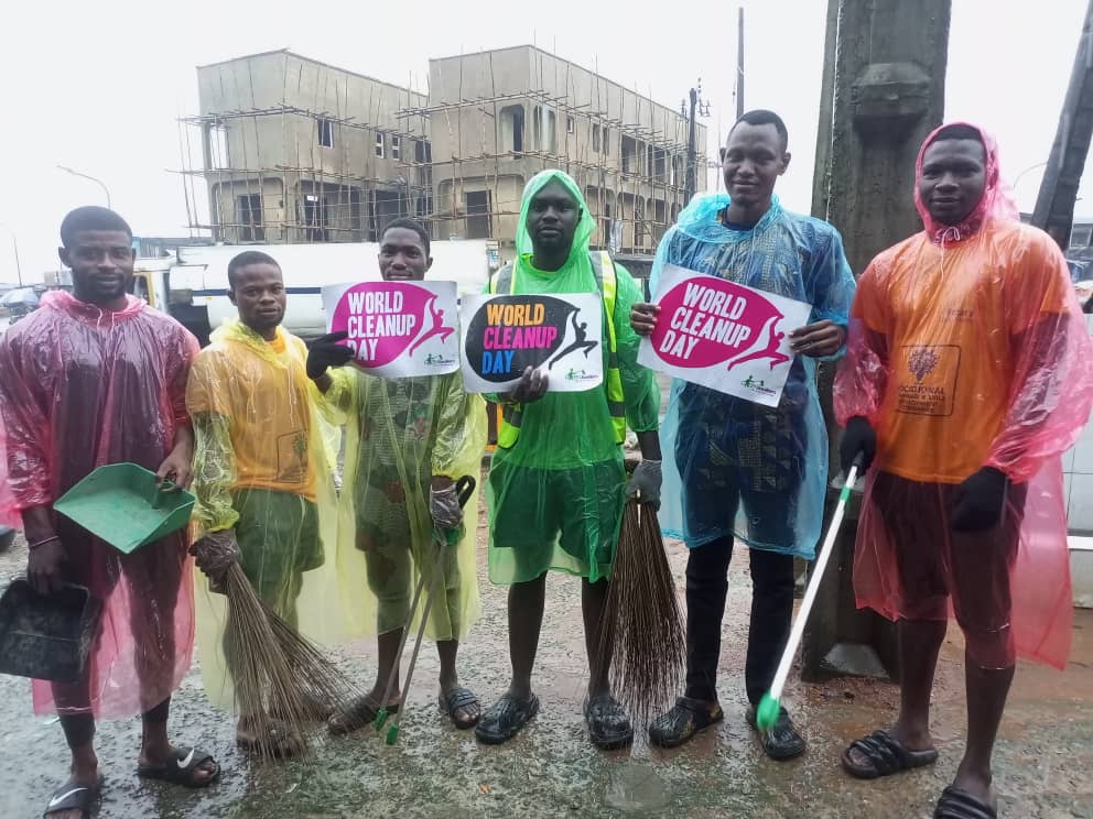 abass_ganiyat's tweet photo. THE RAIN CAN'T STOP US 🚫
WE ARE CHANGE-MAKERS😁
WE WOULD REGISTER OUR FOOTPRINT TO PREVENT FLOODING IN LAGOS✅
#WorldCl https://t.co/q5YAtydqec