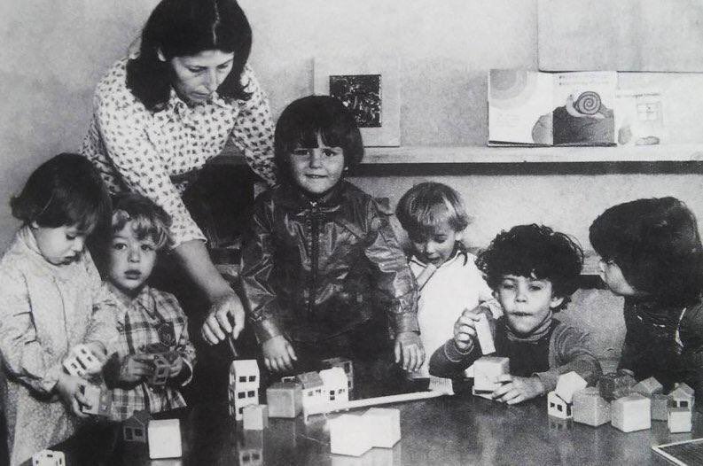 LaBressola's tweet photo. 🎂 El 16 de setembre de 1976 La Bressola va obrir les portes amb una aula de 7 alumnes a Catalunya Nord. Avui complim 47 anys i ja en som més 1.100! Entre tots continuarem fent créixer La Bressola. Per molts anys!

Feliç Dia Internacional de l'Escola Catalana! https://t.co/Uu5doWScJz