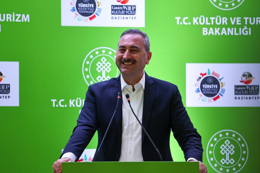 AKPartiG_Antep's tweet photo. 📍Zeugma Müzesi

@TCKulturTurizm Bakanımız Sn Mehmet Nuri Ersoy ile #GastroANTEP Kültür Yolu Festivali basın toplantısına; TBMM Grup Başkan vekilimiz @abdulhamitgul,Vali @kemalcebervali,İl Başkanımız @GaziantepBeld Başkanımız, Milletvekillerimiz, İl-İlçe Belediye Başkanlarımız⤵️ https://t.co/JWLMYes6EJ