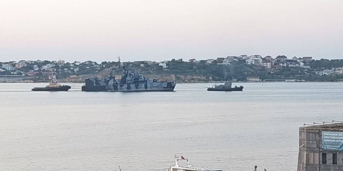 United24media's tweet photo. 🤕 A photo of the Russian Samum missile ship being towed for repairs after an encounter with "unknown marine drones" has emerged. https://t.co/0B6N4bm5cA