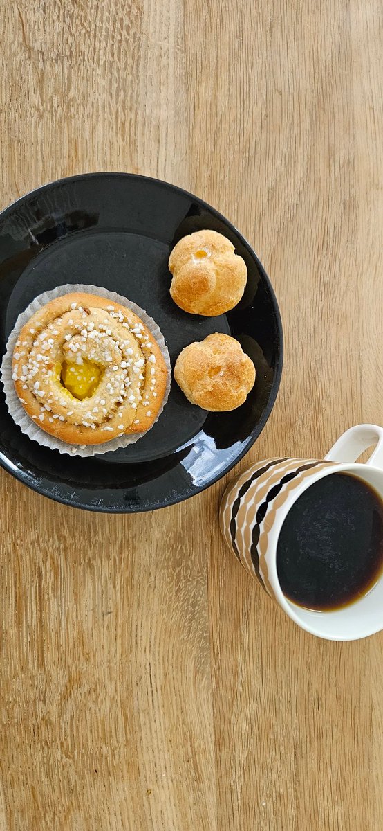 Kj_Eerola's tweet photo. Lasten ensimmäiset minimaratonit suoritettu ja on aika mitalikahveille! ☕️🥇 #espoonrantamaraton https://t.co/dPVuOjj7jI