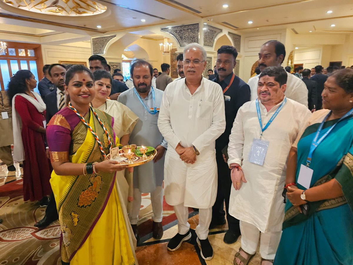 Kathikarrthika's tweet image. According the ceremonial welcome to Chhattisgarh Chief Minister Shri @bhupeshbaghel ji for the #CWCMeetingHyd