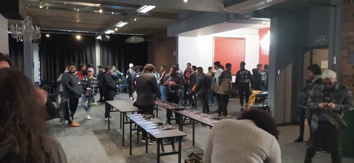 TweetsByProxy's tweet image. Signed in and ready for #CapeTownShowdown 😤🔥 got in some fun casuals with @da_xpt too 🎮 #ATKWin #PlaySeriously