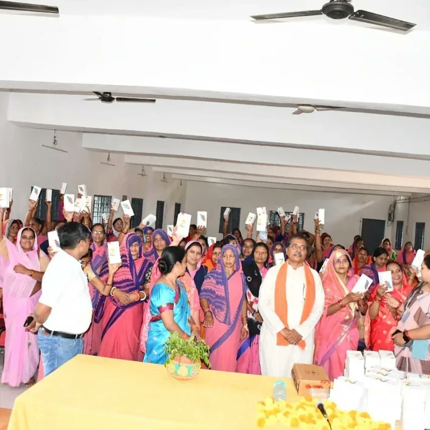 Gkpatel373's tweet image. #मऊगंज_विधानसभा 
    आज मा० #प्रदीप_पटेल जी विधायक मऊगंज के द्वारा मऊगंज जनपद पंचायत सभागार में आंगनवाड़ी कार्यकर्ता बहनों को स्मार्टफोन वितरित किए।
Pradeep Patel   #लाडली_बहना
प्रदीप पटेल फैंसक्लब मऊगंज