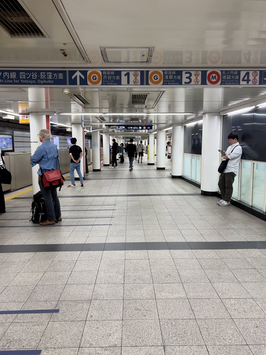 Akasakamitsuke Station Tokyo Metro

赤坂見附駅　　東京メトロ🇯🇵

#japan
#photo