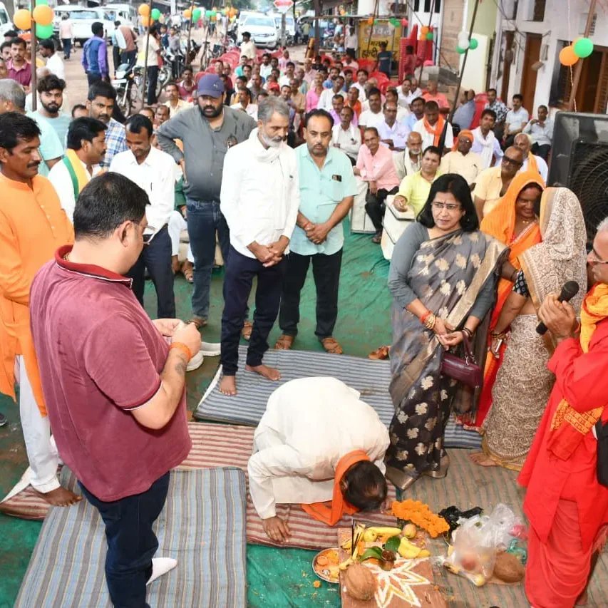 Gkpatel373's tweet image. #मऊगंज
   आज एन. एच. 135 हनुमना नगर के अंदर की सड़क निर्माण कार्य का भूमि पूजन मऊगंज विधायक मा० #प्रदीप_पटेल जी के कर कमलों द्वारा संपन्न हुआ।
Pradeep Patel 
प्रदीप पटेल फैंसक्लब मऊगंज