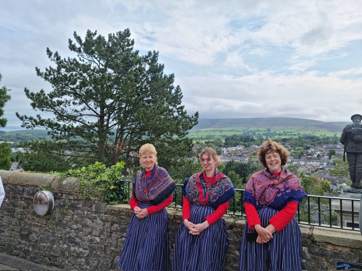 We've made it to #ClitheroeCastle. Great venue and lots of lovely clog dancing. And Pendle Hill. Lovely 😍