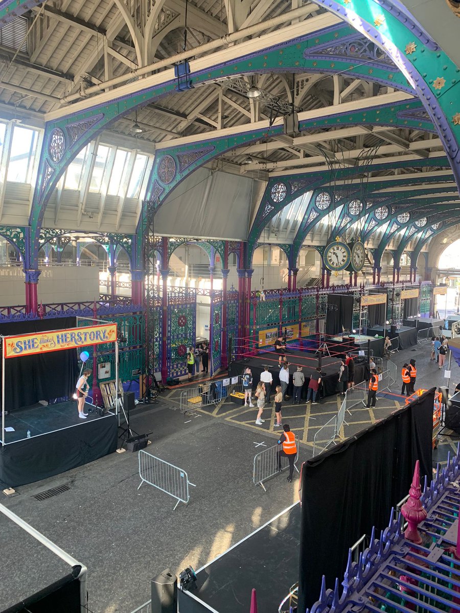 ✨🎭The stage is set, ready for the show! 🤹‍♀️Don’t miss Carnesky’s Showwomen Sideshow Spectacular by @CarneskyProds 📍Smithfield Market (Grand Avenue) 🗓️TODAY ONLY 🕐1pm to 7pm