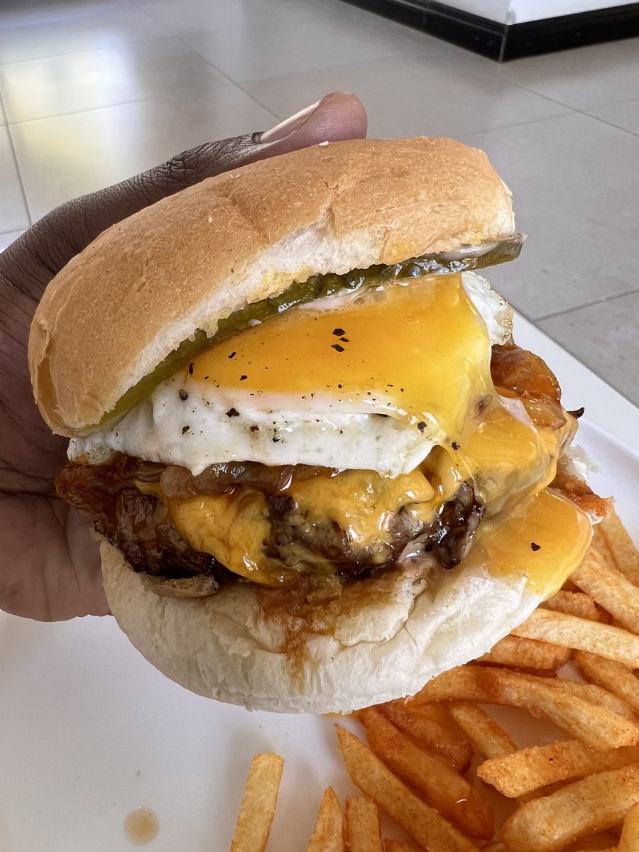 Silindokuhle_'s tweet image. Handle with care 🍳