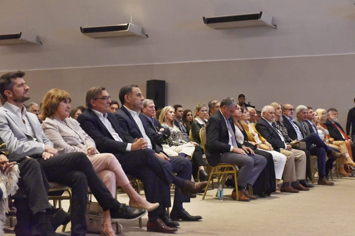 Participando del acto de apertura de la 58° Exposición Rural de #Tucumán
La <a href="/ruraltucuman/">Sociedad Rural de Tucumán</a> es una institución que ha contribuido responsablemente al modelo de desarrollo productivo que hizo grande a la provincia más pequeña de la República Argentina
<a href="/SsebastianMurga/">Sebastián Murga</a>
Vamos por ➕️