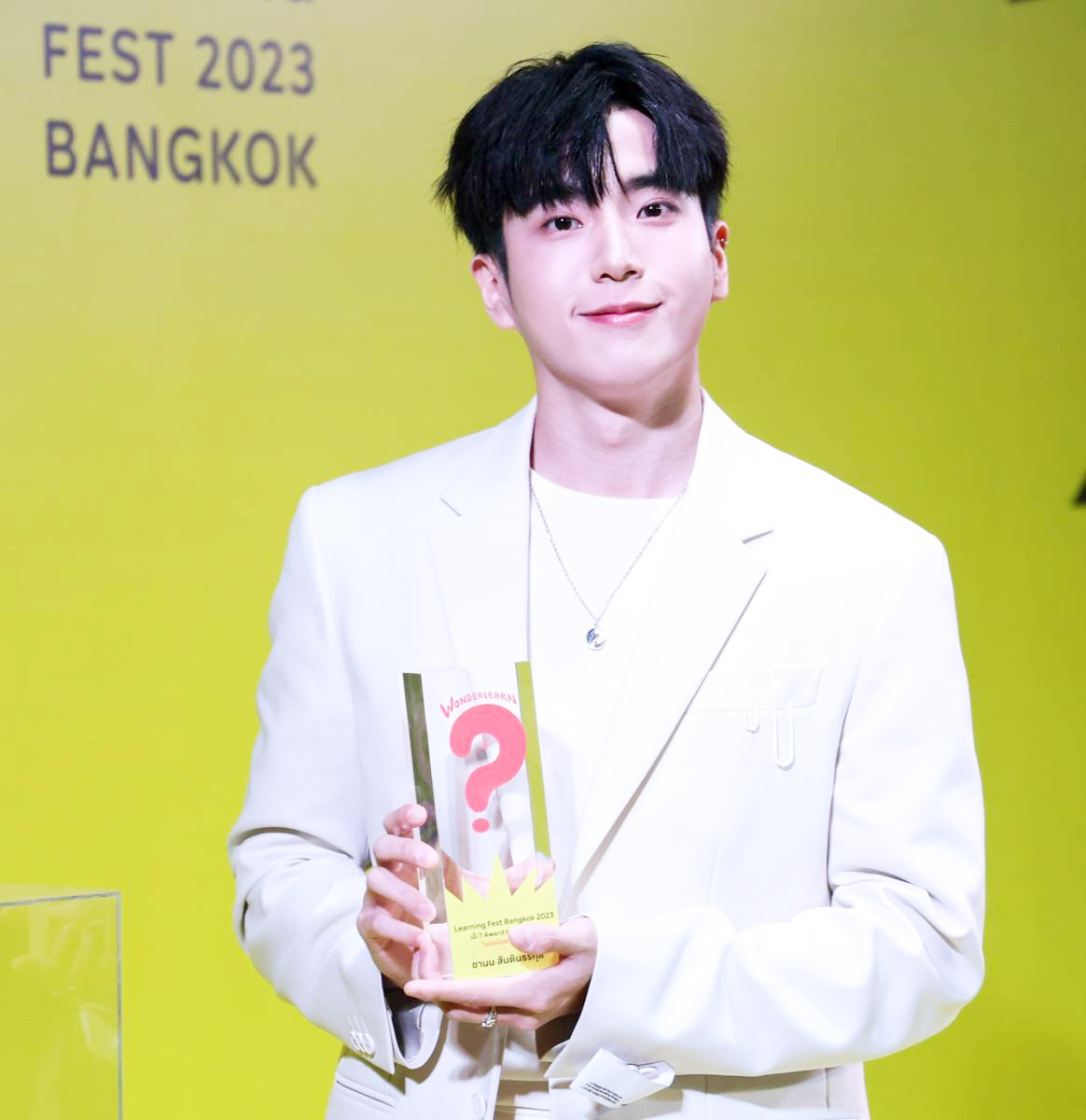 STARSOCIETY_TH's tweet photo. “นนกุล” ขึ้นแท่นคนบันเทิงที่สร้างแรงบันดาลใจให้ผู้คนในสังคม ชูถ้วย “เอ๊ะ? Awards by TK Park” https://t.co/i0sK5VeBWg
#NONKUL #นนกุลเอ๊ะ #นนกุล
#LFBKK2023 #LearningFest
#WonderLearn #สงสัยให้สุดเป็นมนุษย์ไม่หยุดเอ๊ะ
#tkpark https://t.co/AhlzXpB9qM