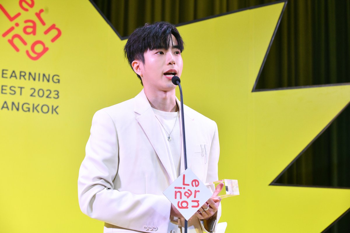 STARSOCIETY_TH's tweet photo. “นนกุล” ขึ้นแท่นคนบันเทิงที่สร้างแรงบันดาลใจให้ผู้คนในสังคม ชูถ้วย “เอ๊ะ? Awards by TK Park” https://t.co/i0sK5VeBWg
#NONKUL #นนกุลเอ๊ะ #นนกุล
#LFBKK2023 #LearningFest
#WonderLearn #สงสัยให้สุดเป็นมนุษย์ไม่หยุดเอ๊ะ
#tkpark https://t.co/AhlzXpB9qM