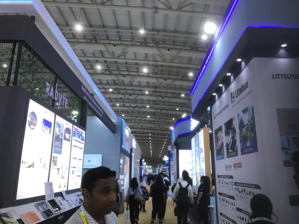 srinivaseeh's tweet photo. Electronics manufacturing in India steadily taking off for an extraordinay growth https://t.co/xEYBl6UiJQ via @eeherald #Indiaelectronics https://t.co/9NNUAUThP6