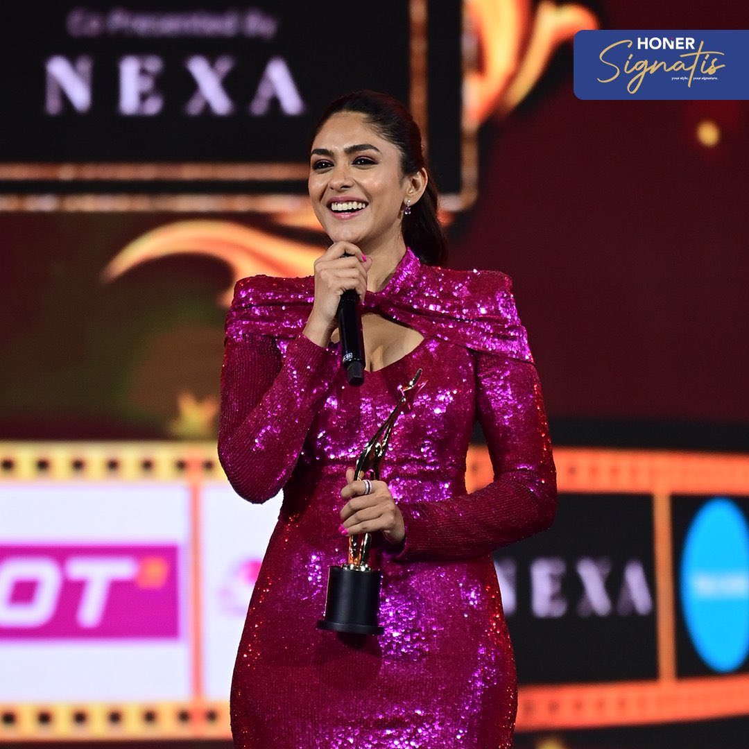 TelanganaFilm's tweet photo. #SIIMAAwards2023
*Best Actor (Kannada) - Yash (KGF2)
*Best Actor Critics (Kannada) - Rishab Shetty (Kantara) * Best actress (Kannada) - Srinithi (KGF2)
*Best Actor (Telugu) - NTR (RRR)
*Best Actress (Telugu) - Mrunal Thakur (Sita Ramam)
#tsfcc https://t.co/GMKYGjGst3