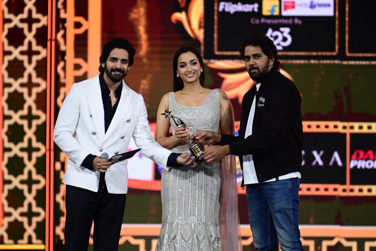 TelanganaFilm's tweet photo. #SIIMAAwards2023
*Best Actor (Kannada) - Yash (KGF2)
*Best Actor Critics (Kannada) - Rishab Shetty (Kantara) * Best actress (Kannada) - Srinithi (KGF2)
*Best Actor (Telugu) - NTR (RRR)
*Best Actress (Telugu) - Mrunal Thakur (Sita Ramam)
#tsfcc https://t.co/GMKYGjGst3