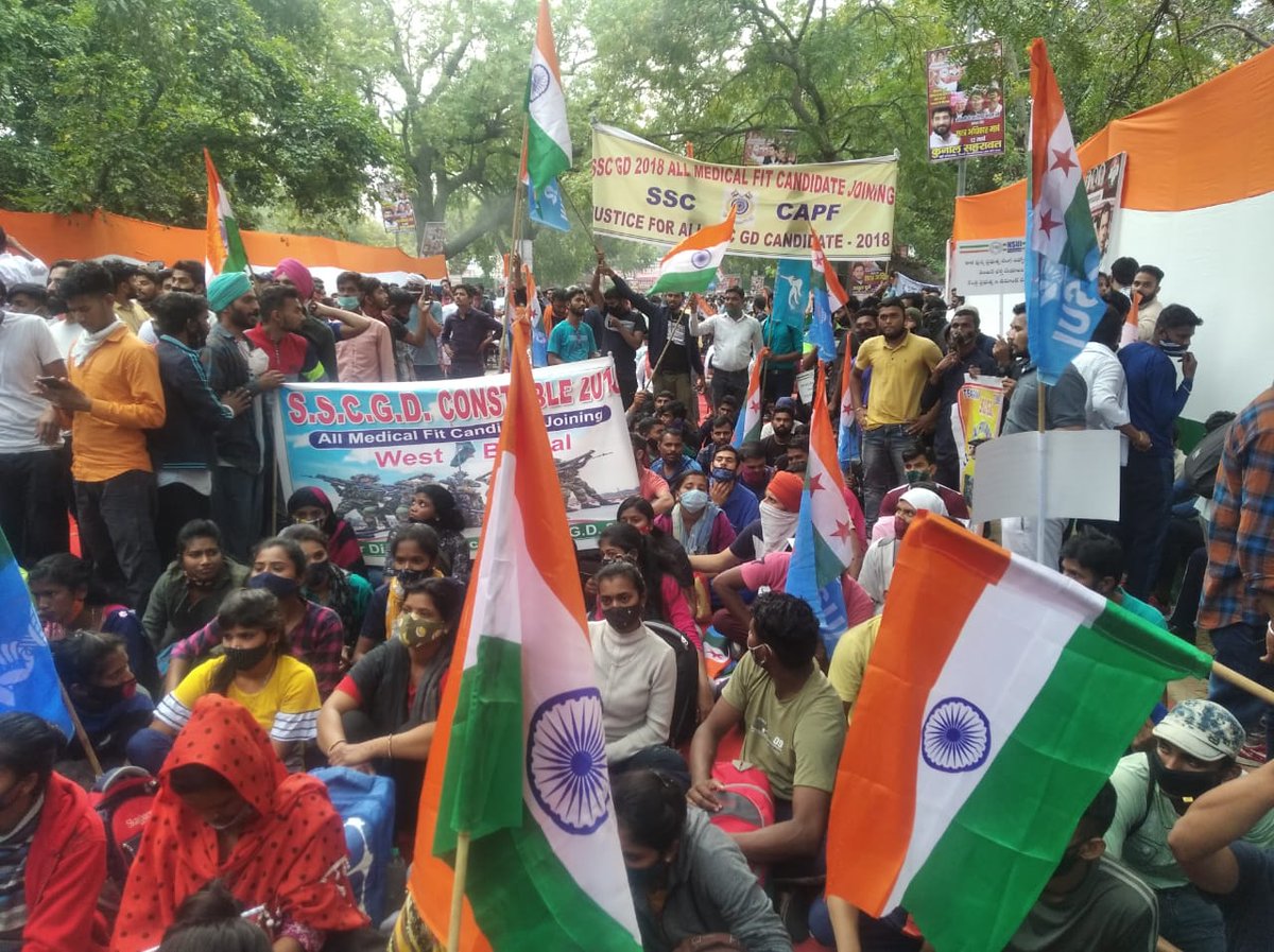 मित्रों याद है ना कल क्या है? राष्ट्रीय बेरोजगार दिवस। हर साल 2 करोड़ रोजागर देने का वादा करने वाले से एक सवाल जरूर पूछना।
#SSCGD2018 Joining कब होगा?
#NationalUnemploymentDay
<a href="/HansrajMeena/">Hansraj Meena</a> 
<a href="/AnupamConnects/">Anupam | अनुपम</a> 
<a href="/itsmePranshu/">Pranshu Yadav</a> 
<a href="/YadavArunesh/">Dr. Arunesh Yadav (डॉ अरुणेश यादव)</a> 
<a href="/SantoshYKT/">Santosh kumar Yadav</a>