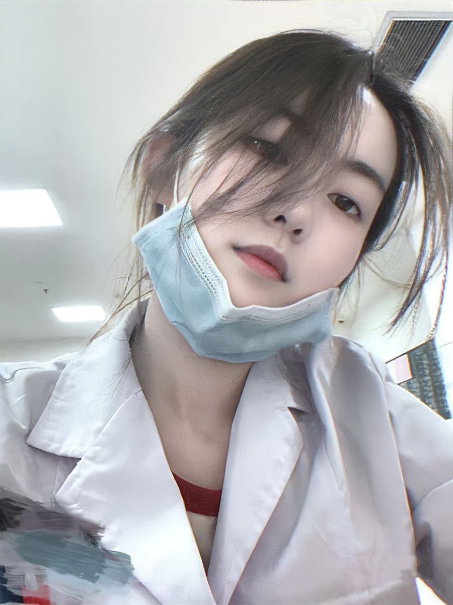 SebastianeDeQ7's tweet photo. 有我这么凶的医生   还敢来看病吗？ https://t.co/zkYX6j0nD6