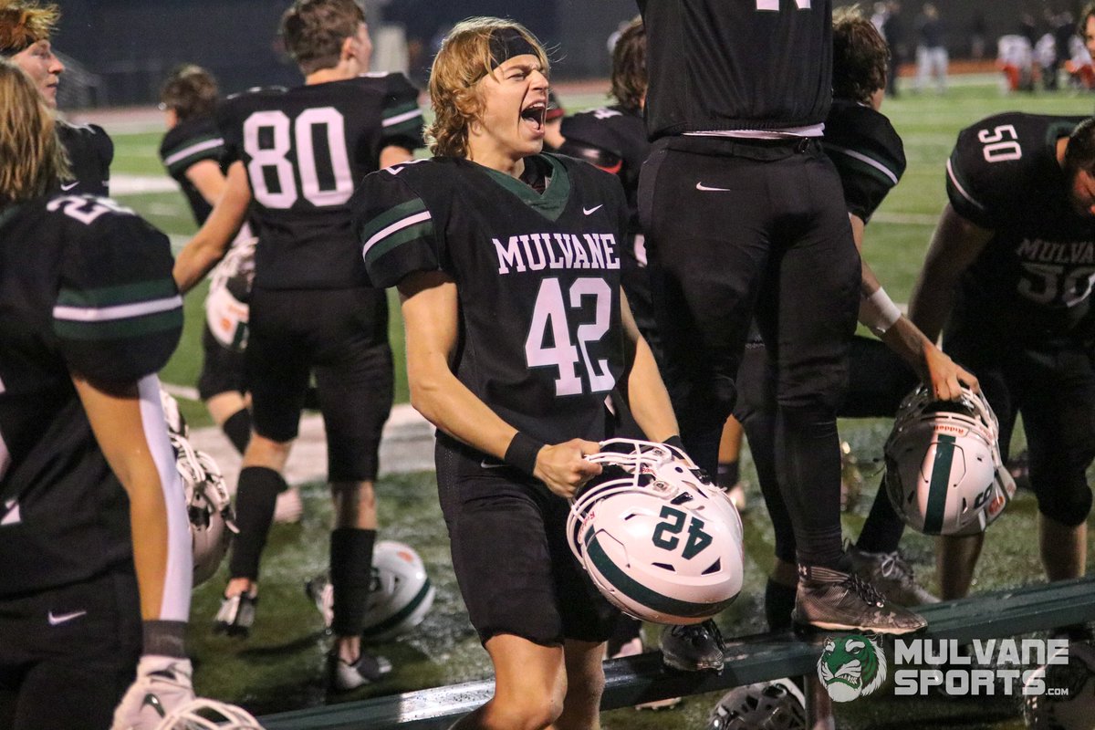 MulvaneSports's tweet image. 🏈The Wildcats are 3-0 to start the season after defeating the Augusta Orioles 31-28. Full post game celebration album available on the Mulvane Sports Facebook - follow us there! @mulvanefootball