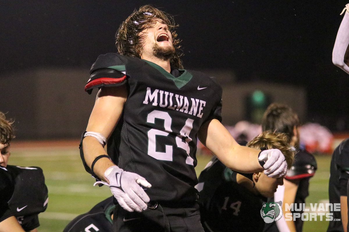 MulvaneSports's tweet image. 🏈The Wildcats are 3-0 to start the season after defeating the Augusta Orioles 31-28. Full post game celebration album available on the Mulvane Sports Facebook - follow us there! @mulvanefootball