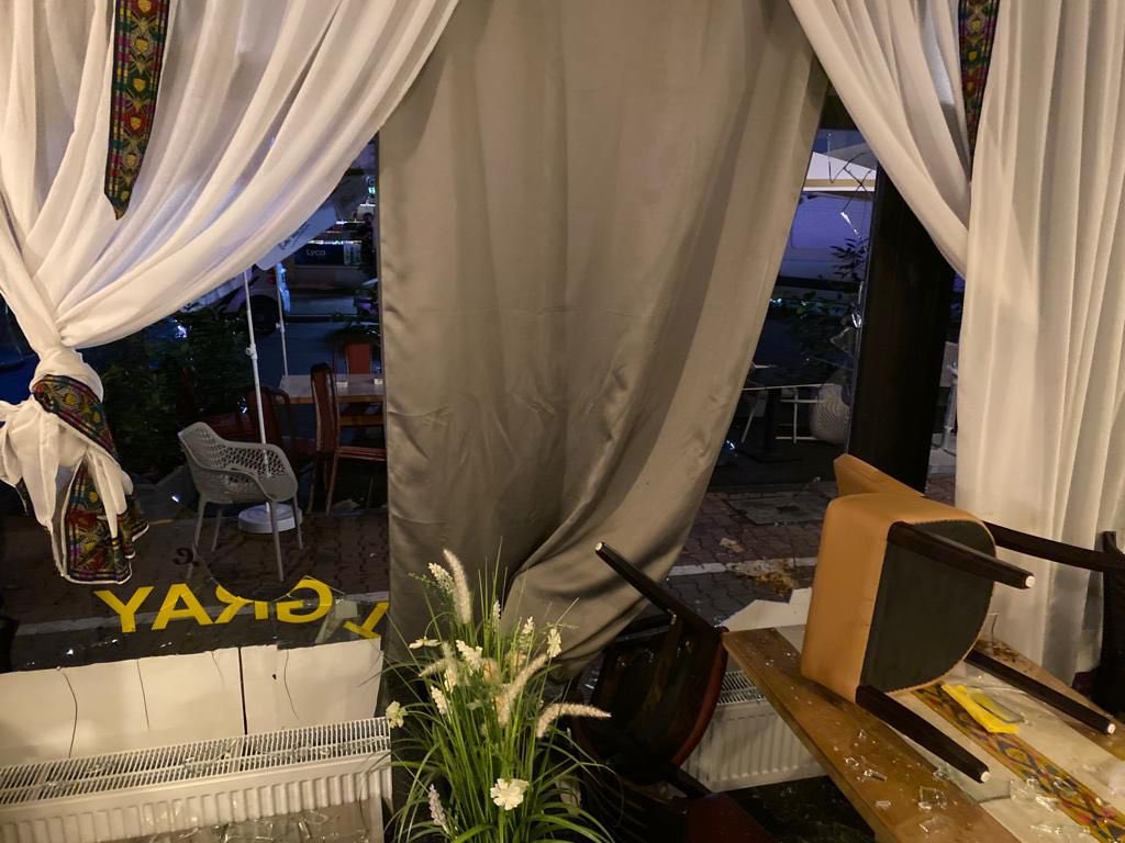 mvreisen's tweet photo. EriBlood aka Eri-mekhete violently destroying a restaurant in Tel Aviv - footage should be investigated on authenticity by authorities. Similar footage from Germany earlier this month. If true:

This criminal gang operating across Europe needs to be stopped #Eritrea #TelAviv https://t.co/VnNujjmlGU