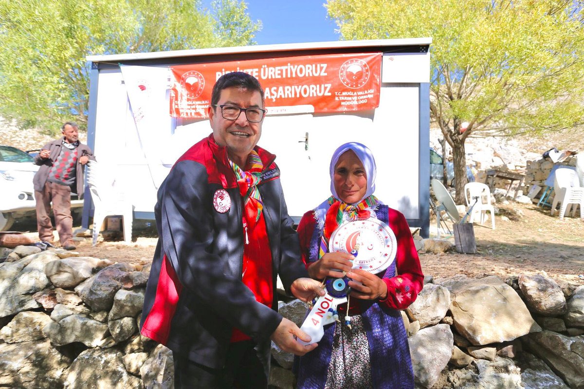 muglatarim's tweet photo. 2019 yılından bu yana ilimizde 23 bin 302 dekarlık mera alanının ıslah ve amenajman çalışmasını tamamladık. Seydikemer Çökek Mahallesi’nin 2 bin 100 rakımdaki Makmara Yaylası’na yerleştirdiğimiz 10 çoban evi ile sıvatları da üreticilerimizin emrine verdik. 
Hayırlı uğurlu olsun. https://t.co/rZZrldVeu3