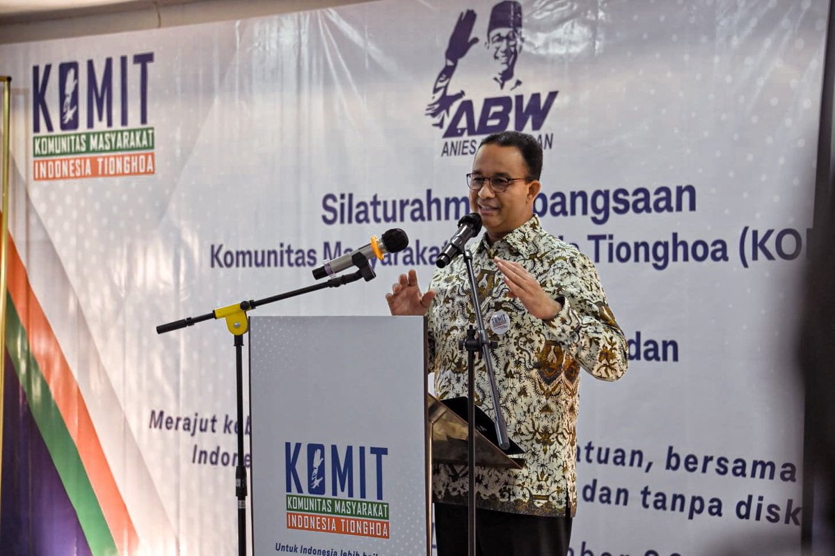 aniesbaswedan's tweet photo. Malam yang membanggakan, sebuah kehormatan  kami bisa menjadi bagian dari Komunitas Masyarakat Indonesia Tionghoa (KOMIT). Ini bukan perjumpaan yang pertama, tapi pertemuan yang tak terhitung jumlahnya, karena kita sama-sama pernah membangun Jakarta yang teduh dan merajut keberagaman, terima kasih!

KOMIT merupakan komunitas masyarakat Tionghoa yang terdiri dari berbagai simpul, mulai dari pengusaha, aktivis, advokat, praktisi pendidikan, profesional, hingga anak muda.

Kita sudah membuktikannya dulu di Jakarta, sehingga tidak perlu umbar janji lagi. Inilah yang kami kerjakan. Inilah faktanya. Karena itu kami mengajak semua melanjutkannya bersama-sama ke level nasional. Kami optimis orang yang merawat keberagaman semakin banyak.