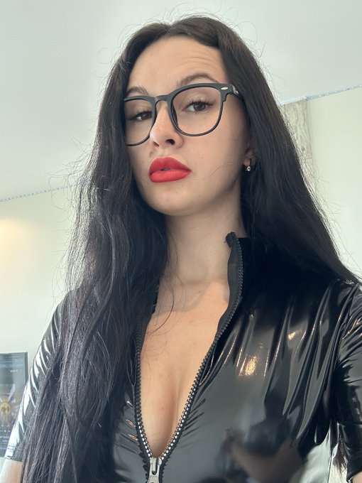 Are you ready for your Domme to degrade you loser? https://t.co/LxlaPpOYxQ