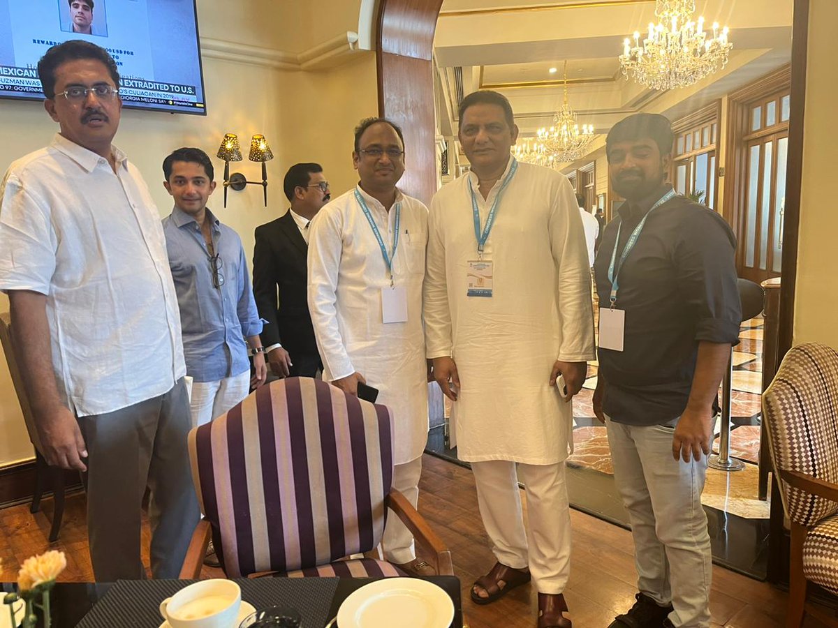 MahanandaINC's tweet image. Fan moment for me at the AICC #CWC meeting at Hyderabad, met @azharflicks ji... #CWCMeetingHyd #VijayaBheri