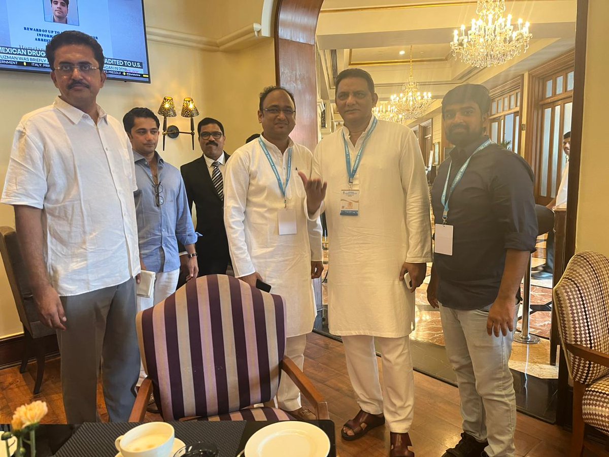 MahanandaINC's tweet image. Fan moment for me at the AICC #CWC meeting at Hyderabad, met @azharflicks ji... #CWCMeetingHyd #VijayaBheri