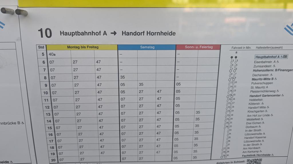 Münster wird mir in Erinnerung bleiben , als jene Stadt, die am Samstag um 8 Uhr noch im Nachtbus Modus ist.