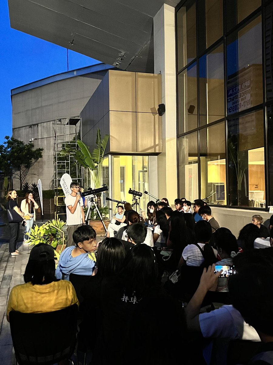 MlaStreetAstro's tweet photo. Big Thanks to all who came at last nights basic telescope lecture &amp; FTV event with #CuttingEdge &amp; #CelestronPH. We'll see you again on the 29th. (Pictures by: Coleen Santos)

#MSAFTV https://t.co/TunAcGTjEk