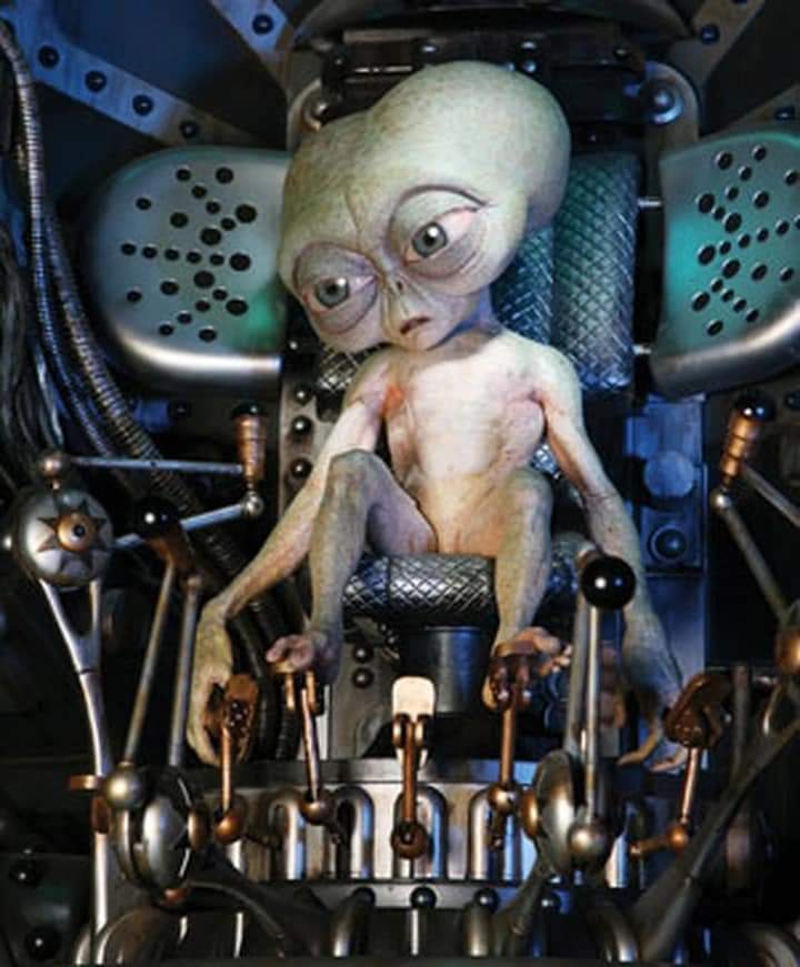 MirkSamy's tweet photo. Che gente se los presenta Mausan y dicen que es pura mmda 

Peeeero se los presenta MIB y hasta lloran cuando se mueren. 

#Aliens https://t.co/canmi7em6y