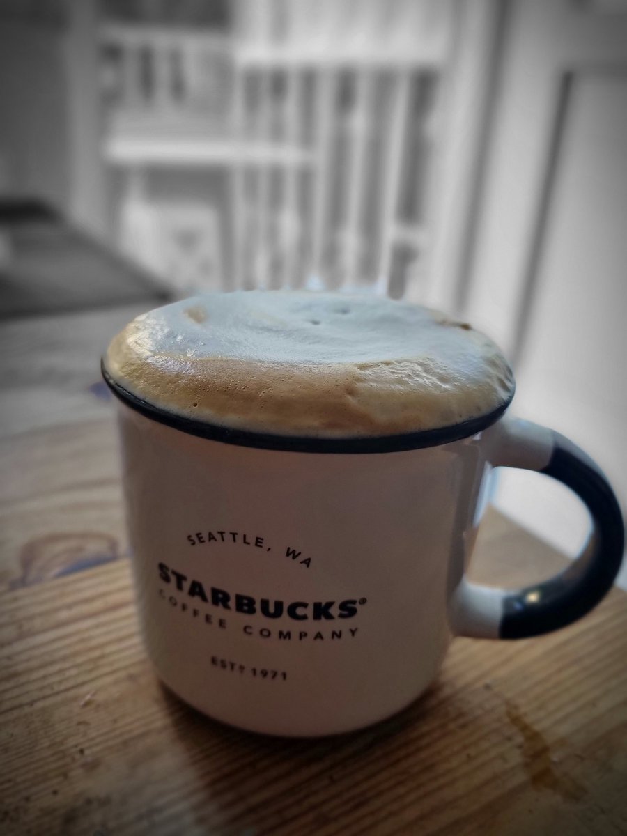 Morning Home Latte art via. <a href="/StarbucksTR/">Starbucks Türkiye</a> #coffee and #mug 
#coffee #coffeetime #coffeelover #cafe #coffeeshop #coffeeaddict #food #espresso #love #coffeelovers #barista #latte  #coffeegram  #coffeeholic  #instacoffee #latteart #delonghi