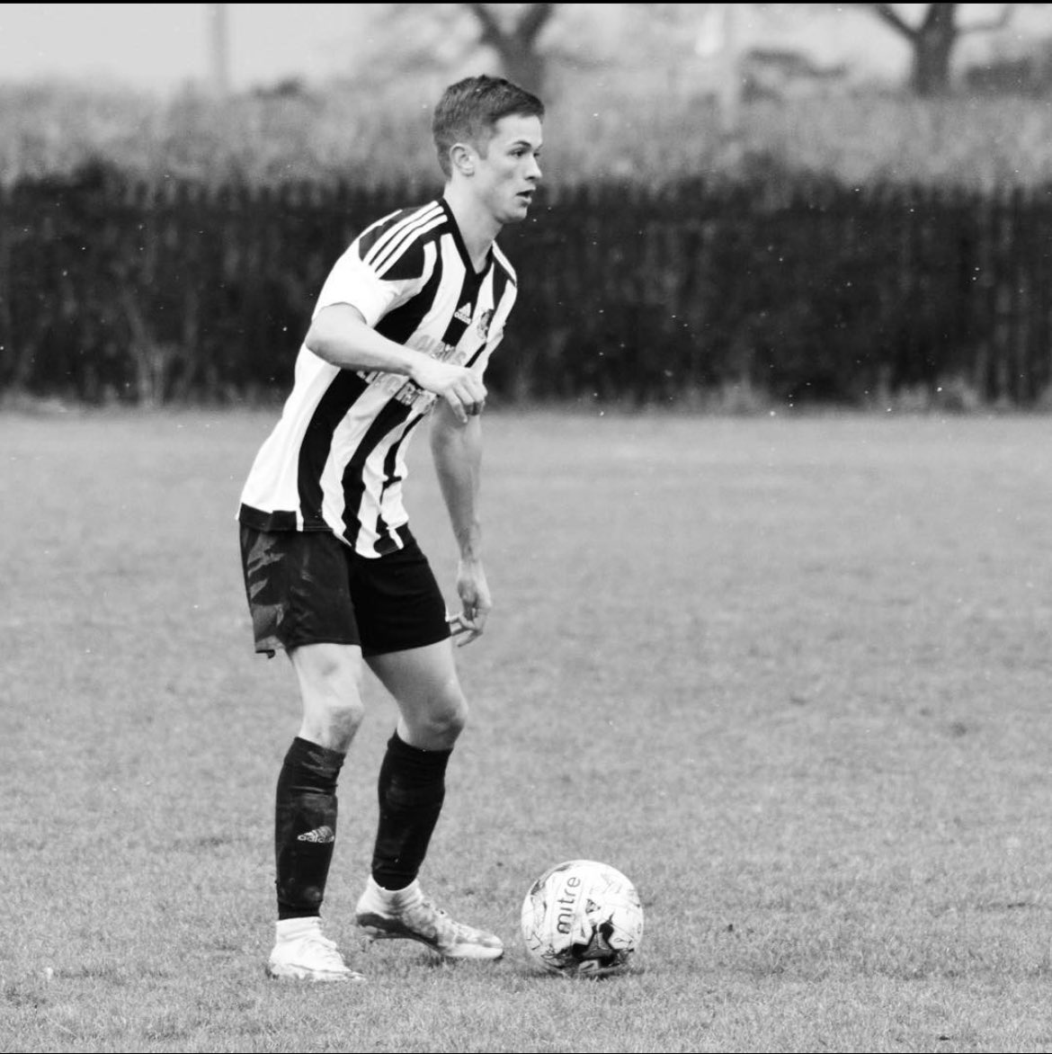 ✍️ Signing News ✍️

We are delighted to have secured the services of Aaron Dickens who rejoins the club after coming through the Moulton youth ranks!

Aaron’s previous clubs include Heather St John’s, ON Chenecks and most recently Dav Town!

Straight into Saturdays squad 💪🏻⚪️⚫️