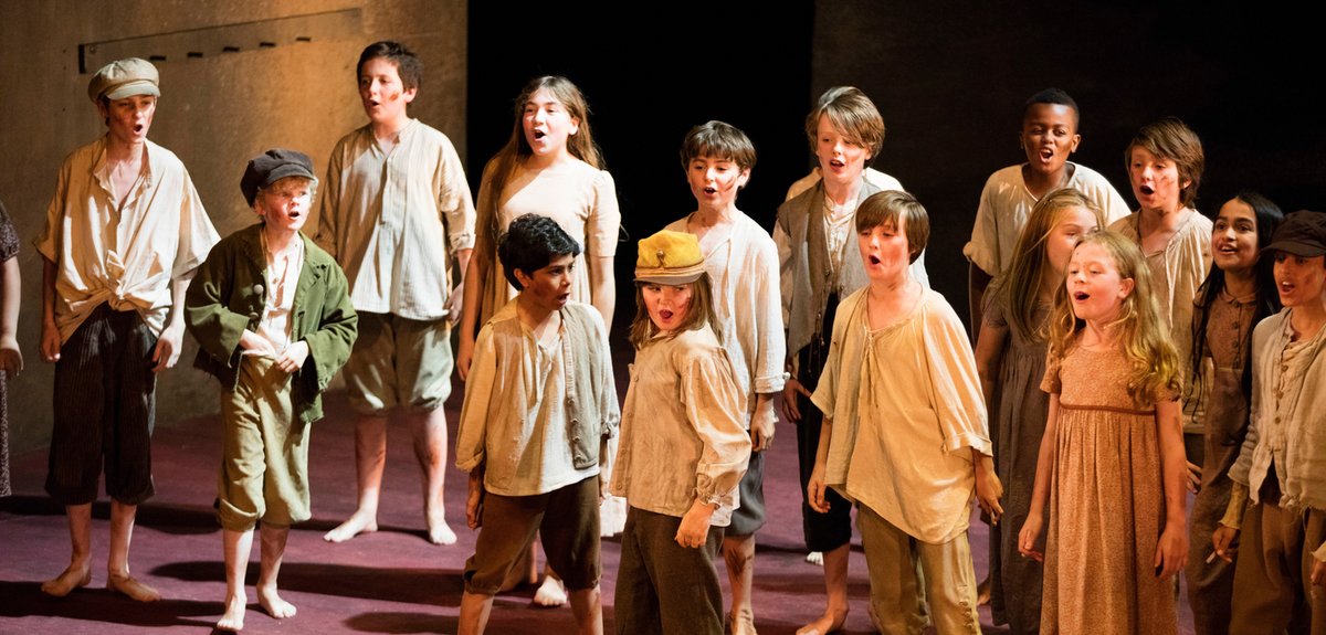 📣 Do you know a child who would love to perform with Scottish Opera? 

We're inviting young singers aged 8-12 to audition for a place in the Junior Chorus for the two concert performances at Paisley Town Hall this December!

<a href="/paisleyis/">Paisley is</a> <a href="/onerenculture/">OneRen Culture</a>

👉 scottishopera.org.uk/vacancies/juni…