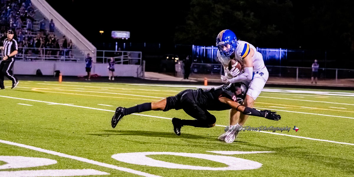 Bowie Bulldawgs with the win a big win over Anderson at Burger Stadium. Final 34-30. Go DAWGS!!!🏈🐾 @AISDBowie @hdfphoto @dctf @var_austin