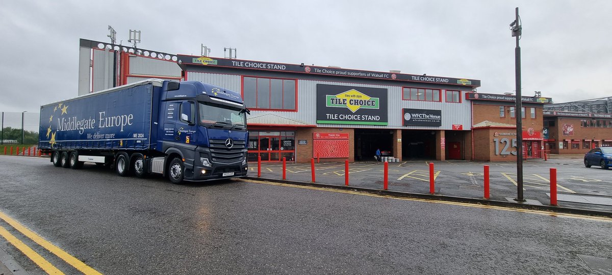 mondazeo88's tweet photo. Another week on the road with #TheGroundTour saw two more added to the list from the Midlands!
First up was #Molineux home to @Wolves followed by #ThePoundlandBescotStadium home to @WFCOfficial
#Wolves #TheSaddlers
#Mercedes #Actros #Middlegate #GXD https://t.co/vEQjv9t7ag