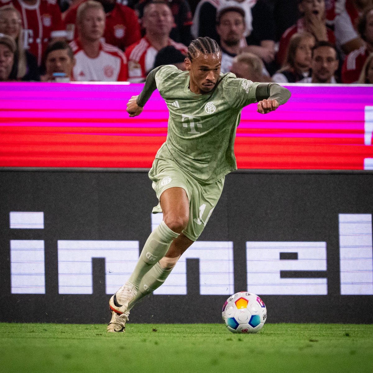 📸 #FCBB04 📸