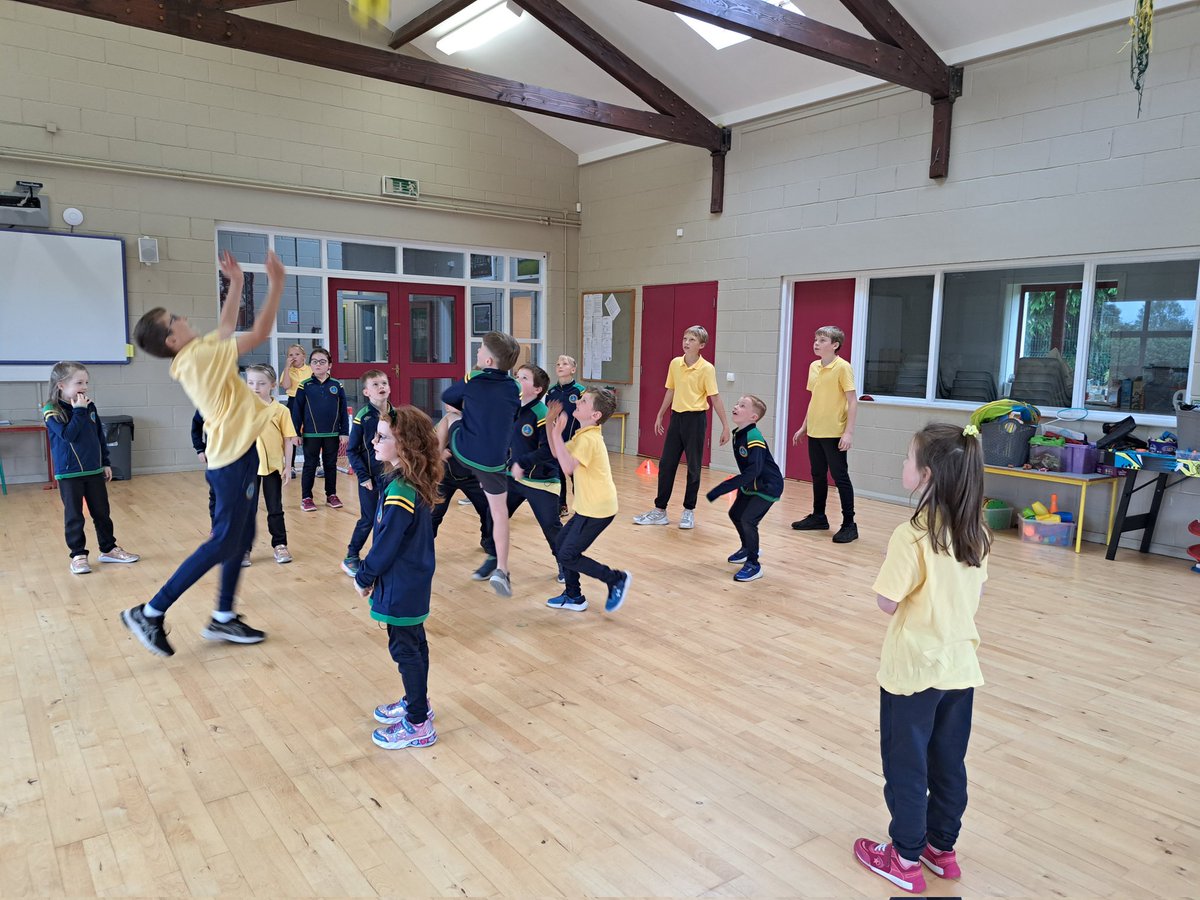 BishopHartyNS's tweet photo. Autumn is in full swing in 1st and 2nd Class🍂🍁 We have our Autumn trees on display. We used pointillism to achieve this result. We had to do PE indoors as a result of our Autumn weather this week #1stand2ndclass #art #warmcolours #physicaleducation @NenaghGuardian @ToomeGAA https://t.co/EicEhPIVrH