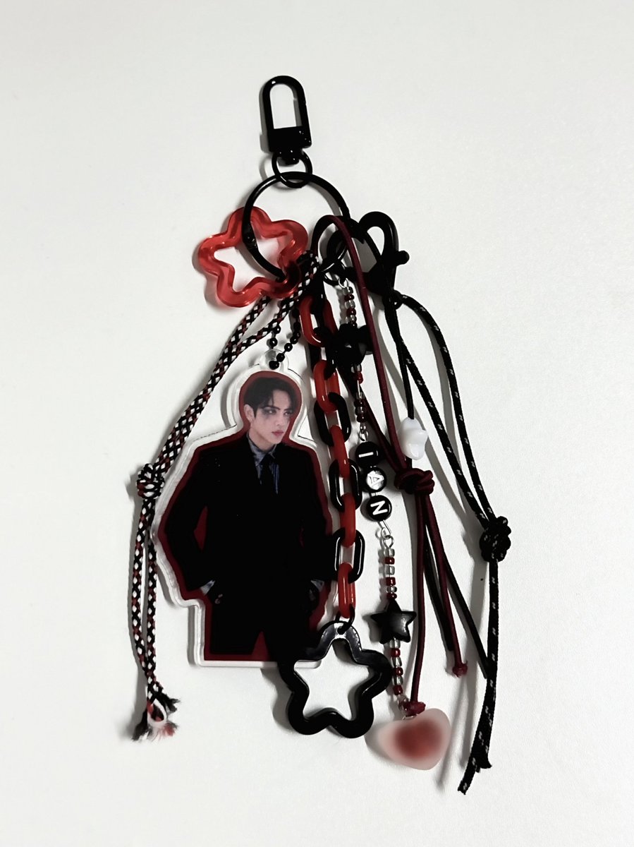 clousco's tweet photo. 🌹rt &amp; like are appreciated🌹

⊹𓂃 ִֶָ OPEN PRE-ORDER ִֶָ 𓂃⊹
✦ DPR IAN 2in1 Keychain &amp; Bagcharm batch 2 ✦

⟡ 48k (DP 25k)
⟡ PO 16-25 Sept
⟡ est ±15 days after close PO
FREE custom!

—⁠♡ form PO (DP) https://t.co/47zruDyCD9
—⁠♡ Shopee (FULLPAY) https://t.co/fImpAPmUXq https://t.co/CTWv5bHZht
