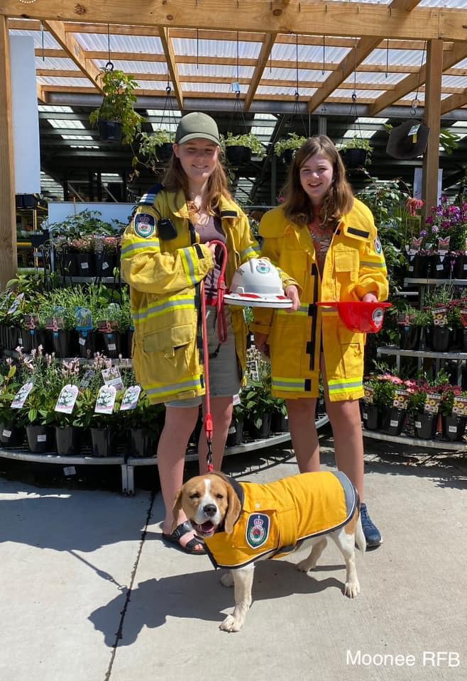 NSWRFS's tweet photo. Great to see so many people (and pets!) all over NSW Get Ready this weekend! Our #RFS members have been assisting residents prepare for the fire season today - and there are plenty more local events on tomorrow! Find your nearest #GetReadyWeekend event at https://t.co/MAPe7SNufl https://t.co/hRrdez1D50