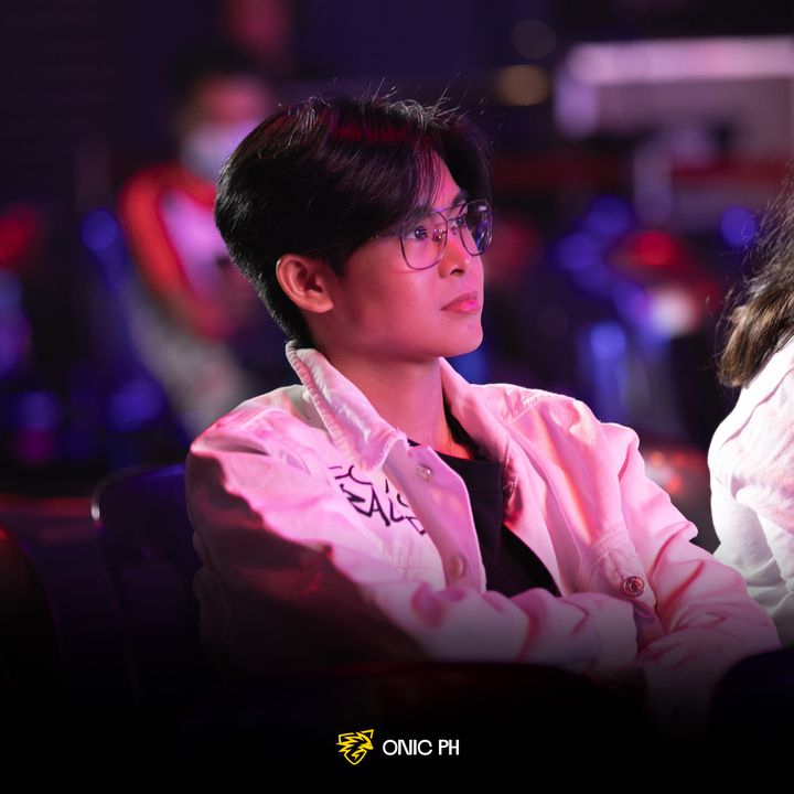 ONICPhilippines's tweet photo. Look who's here 😍😍😍
Dlar | ONIC Rapidoot
💛🖤
#LakasNgPinas #MPLPhilippines #itsONICtime #KTMBikeIndustries #AnterioreSolutions #TIMEXPH #IsuzuSubic #ReadyAnywhere #TheGameChanger #ConvergeFiberX https://t.co/ANYTA62Mkd